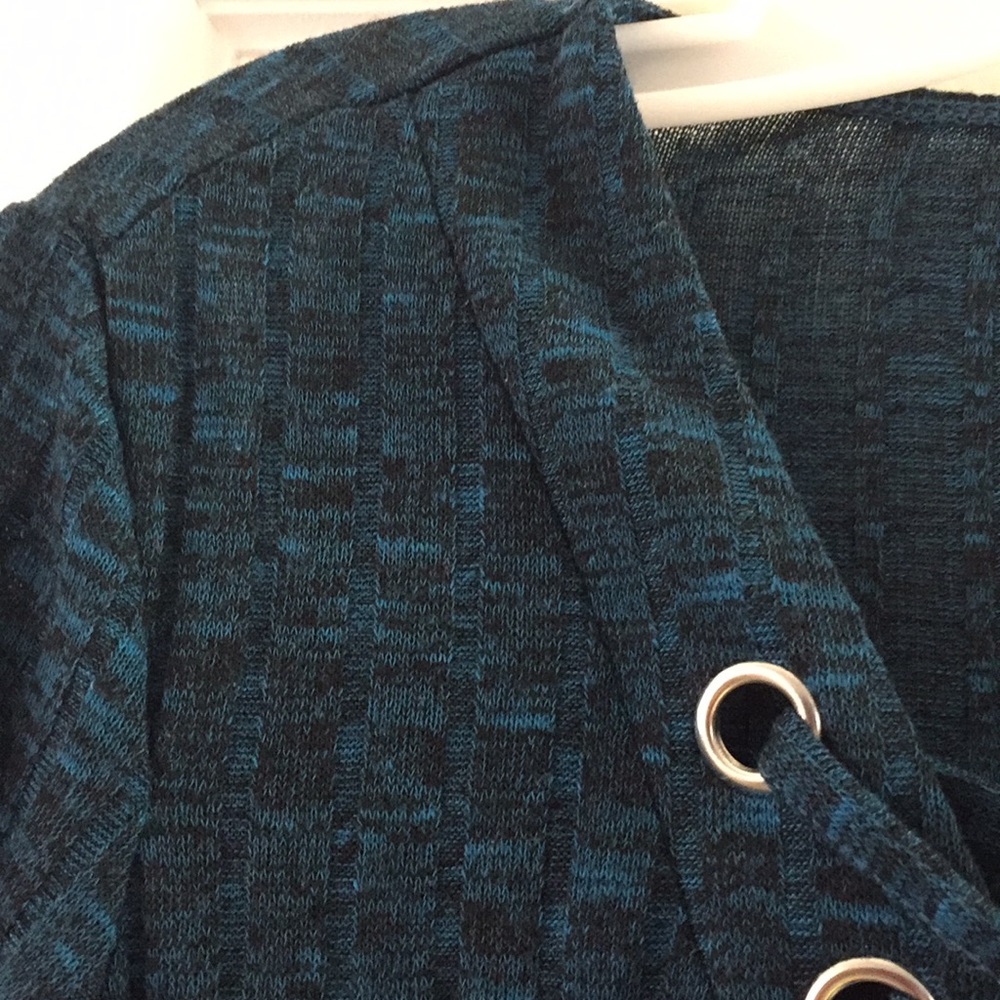 Tops - Picture 3 of 3